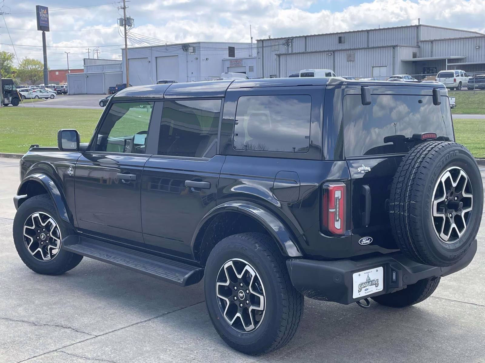 2026 Shadow Black Ford Bronco Outer Banks 4X4 SUV