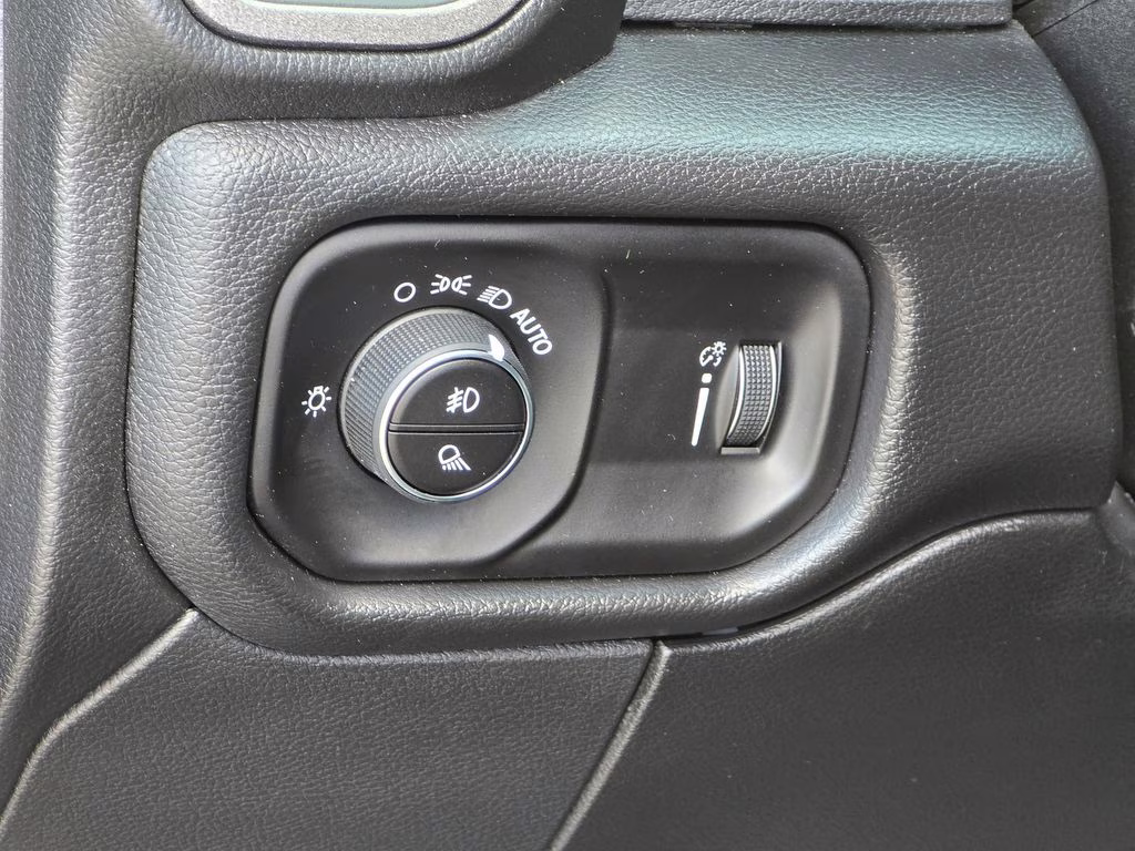 2026 Diamond Black Crystal Pearlcoat Ram 2500 Tradesman 4X4 Truck