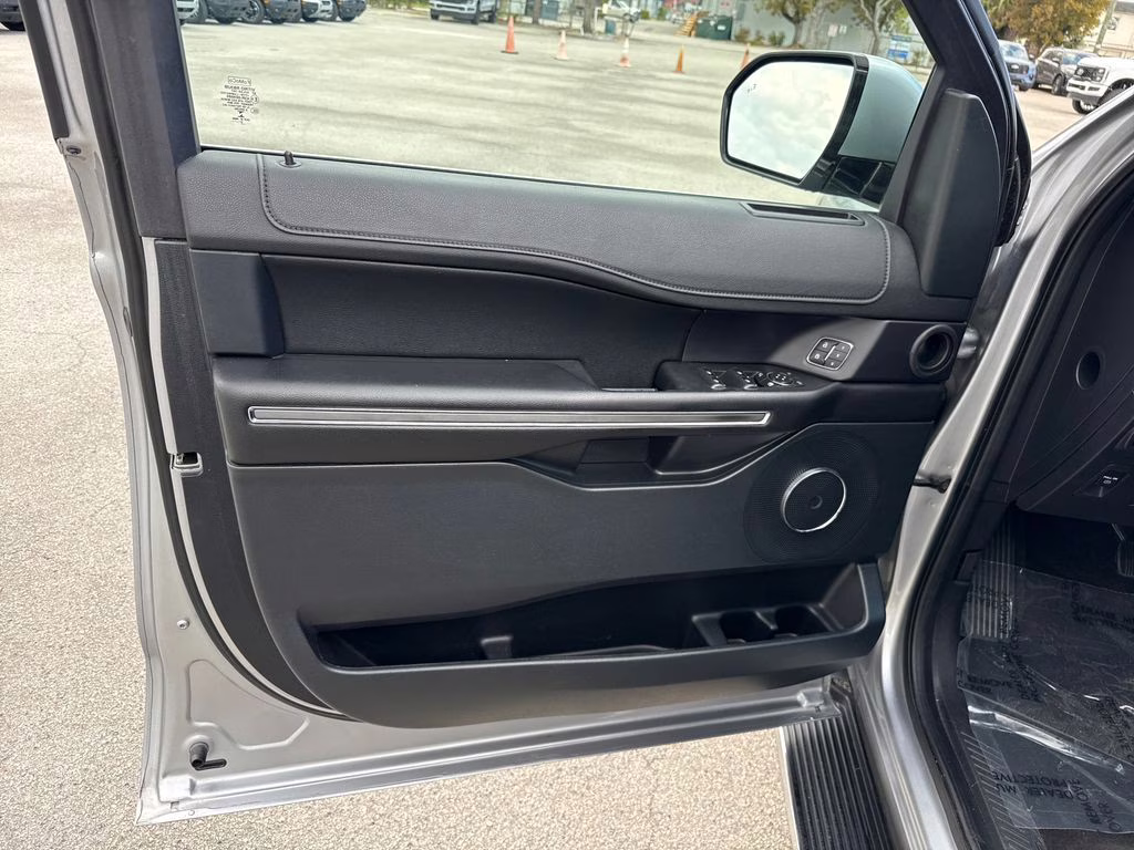 2021 Iconic Silver Metallic Ford Expedition Max XLT RWD SUV