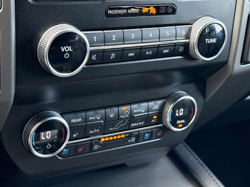 2021 Iconic Silver Metallic Ford Expedition Max XLT RWD SUV