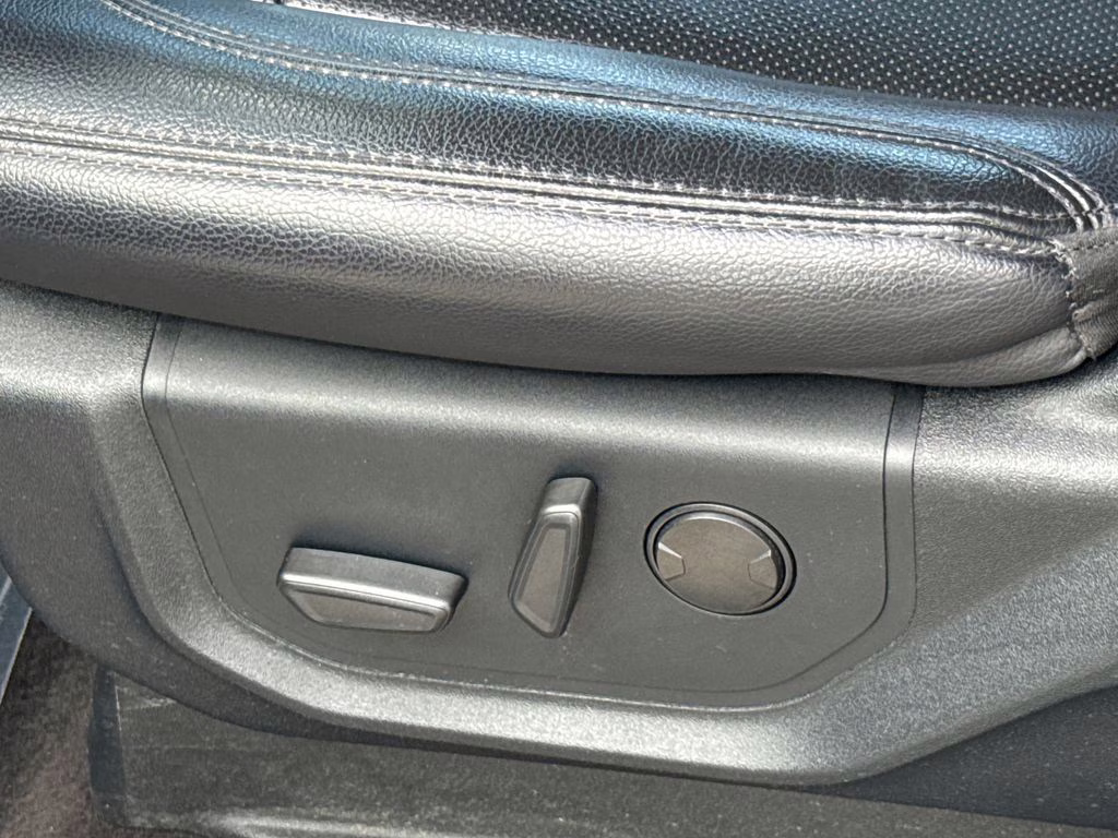 2021 Iconic Silver Metallic Ford Expedition Max XLT RWD SUV