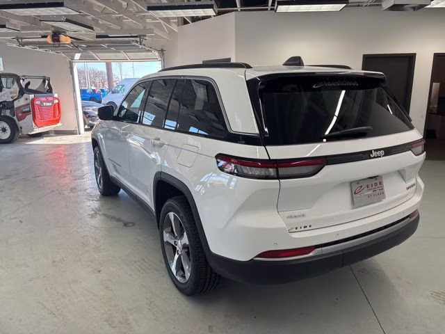 2026 Bright White Clearcoat Jeep Grand Cherokee Limited 4X4 SUV