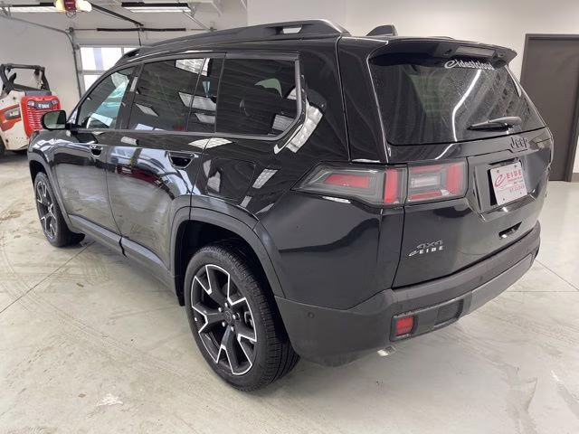 2026 Diamond Black Crystal Pearlcoat Jeep Cherokee Overland 4X4 SUV