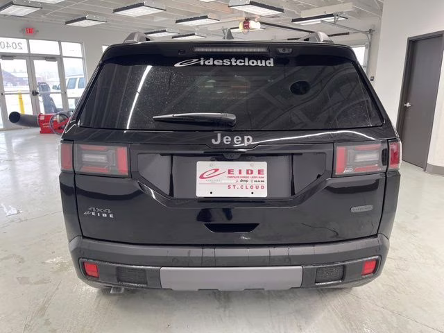 2026 Diamond Black Crystal Pearlcoat Jeep Cherokee Overland 4X4 SUV