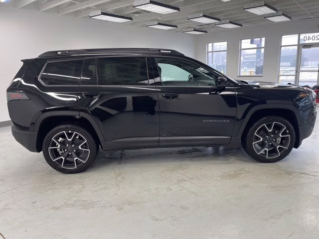 2026 Diamond Black Crystal Pearlcoat Jeep Cherokee Overland 4X4 SUV