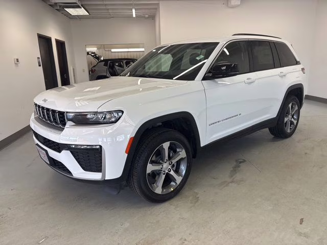 2026 Bright White Clearcoat Jeep Grand Cherokee Limited 4X4 SUV