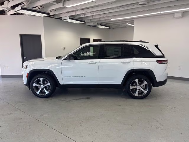2026 Bright White Clearcoat Jeep Grand Cherokee Limited 4X4 SUV