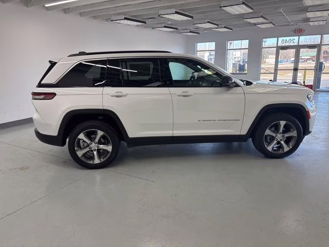2026 Bright White Clearcoat Jeep Grand Cherokee Limited 4X4 SUV