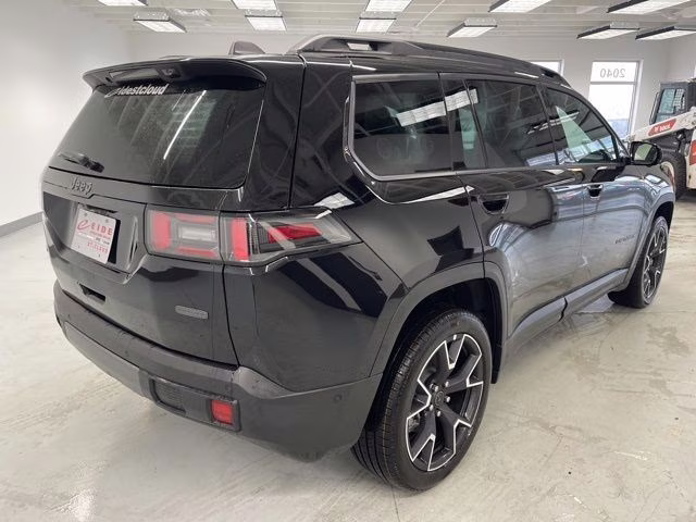 2026 Diamond Black Crystal Pearlcoat Jeep Cherokee Overland 4X4 SUV