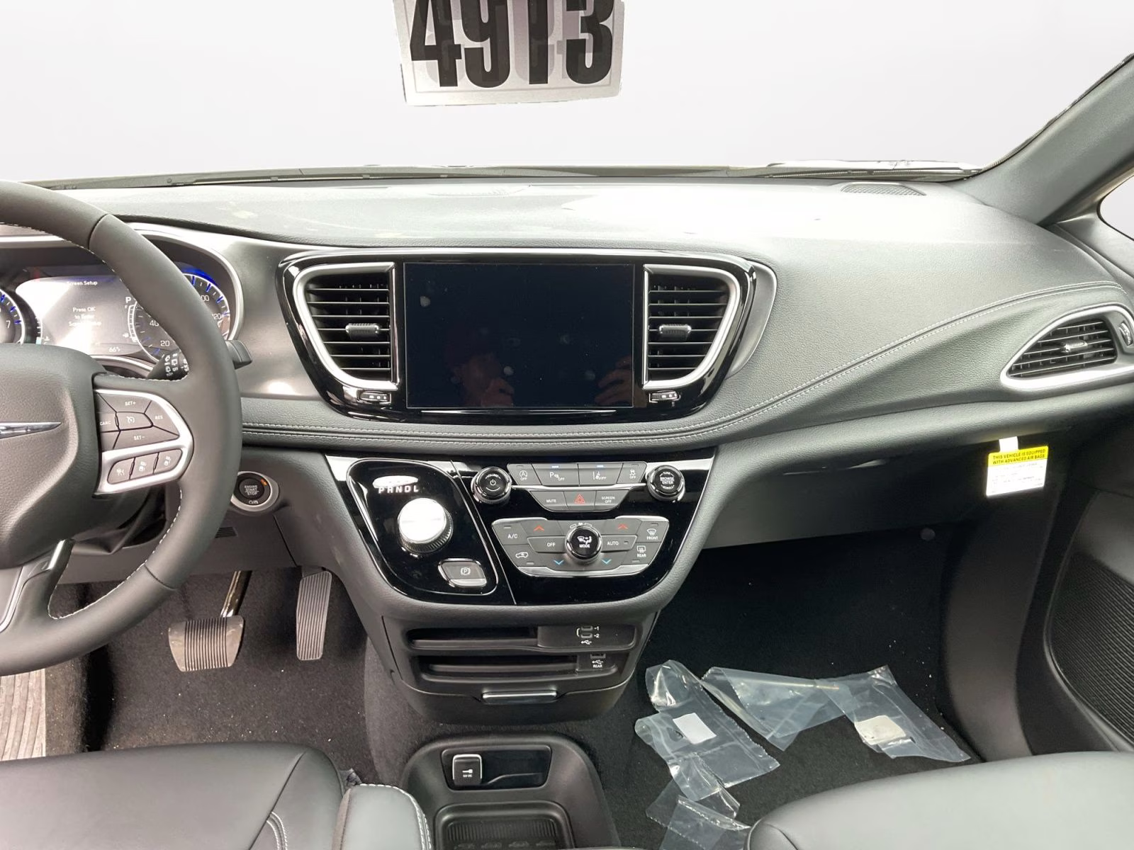 2026 Diamond Black Crystal Pearlcoat Chrysler Pacifica Select AWD Van