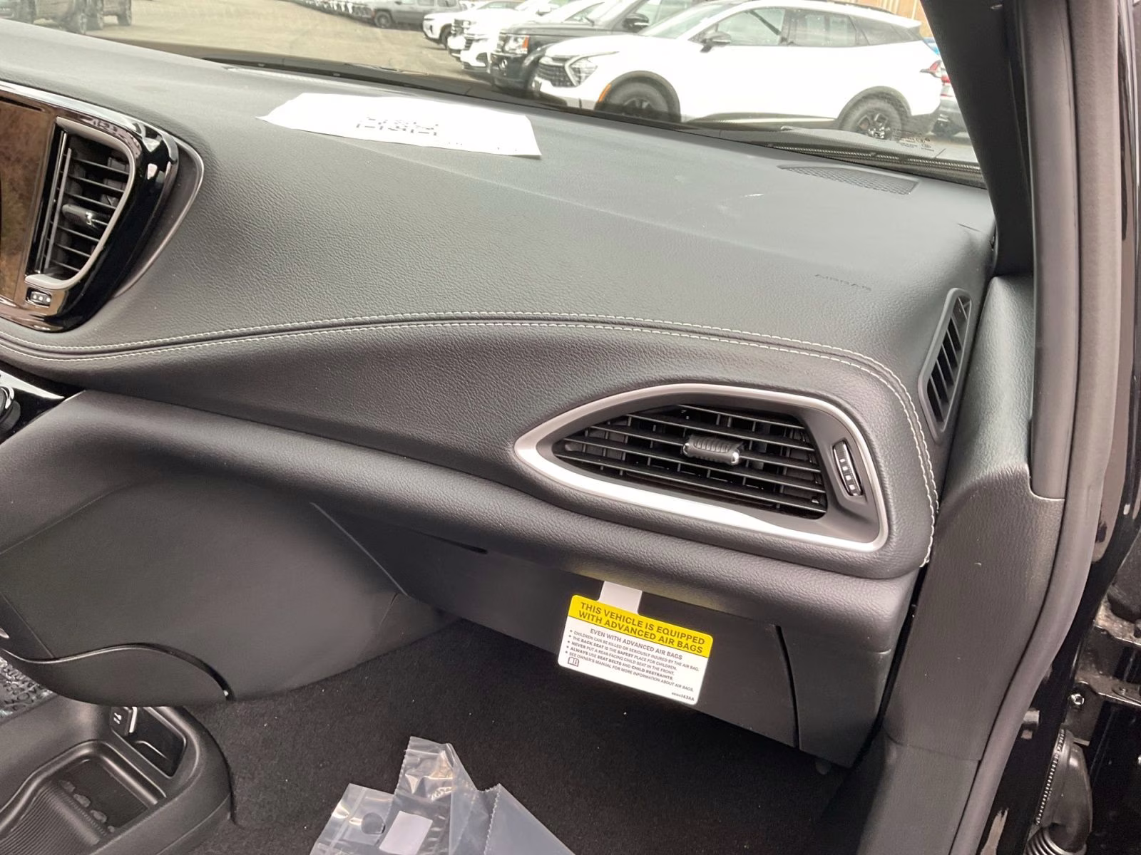 2026 Diamond Black Crystal Pearlcoat Chrysler Pacifica Select AWD Van