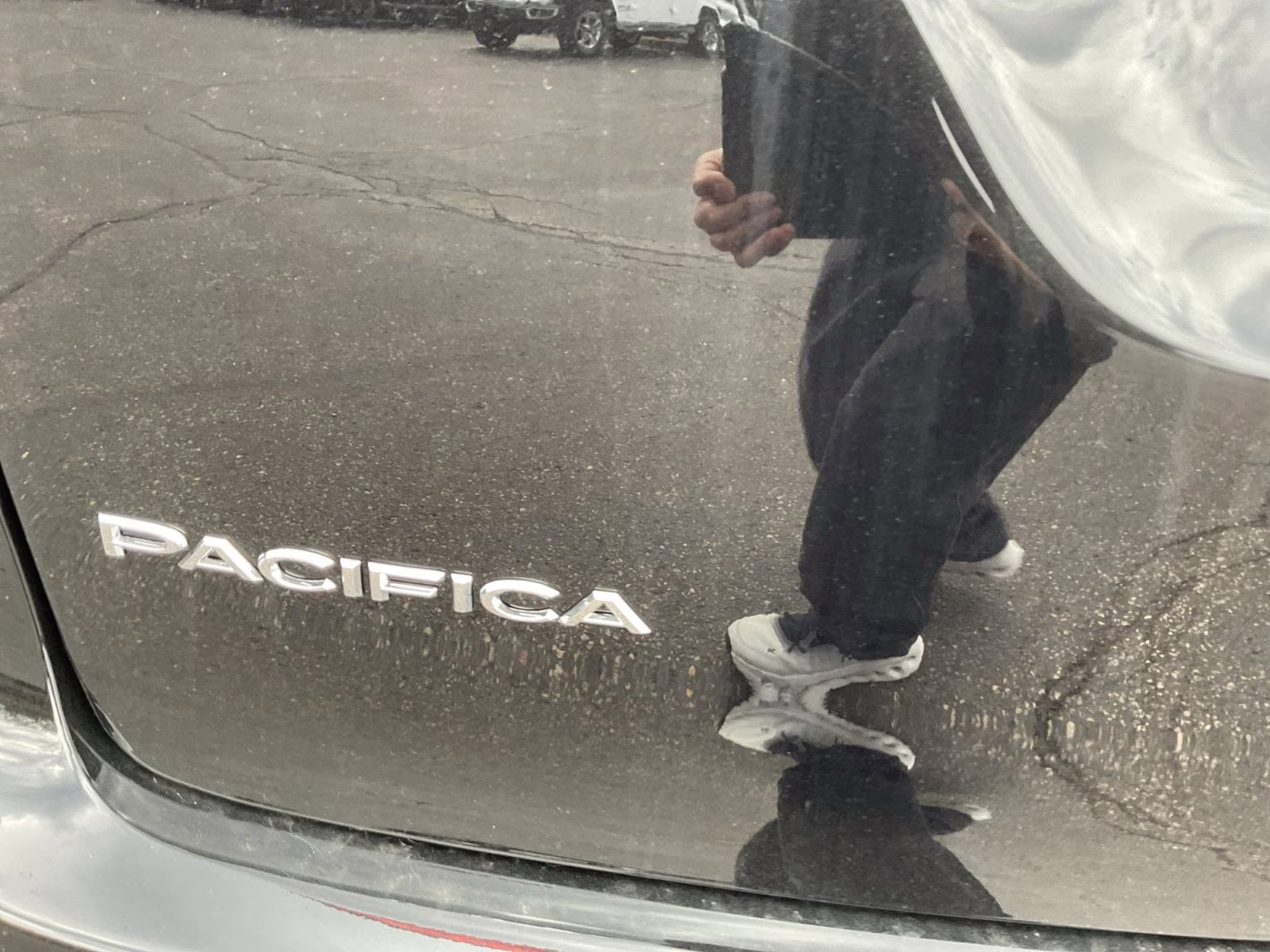 2026 Diamond Black Crystal Pearlcoat Chrysler Pacifica Select AWD Van