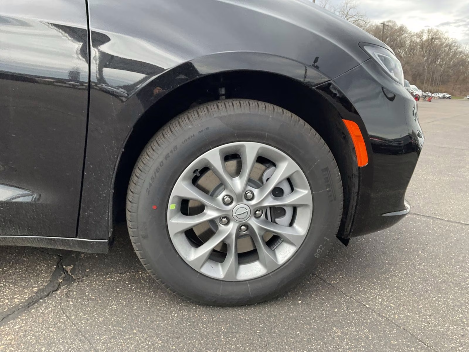 2026 Diamond Black Crystal Pearlcoat Chrysler Pacifica Select AWD Van