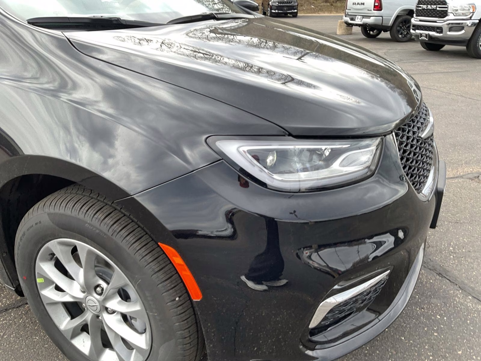 2026 Diamond Black Crystal Pearlcoat Chrysler Pacifica Select AWD Van