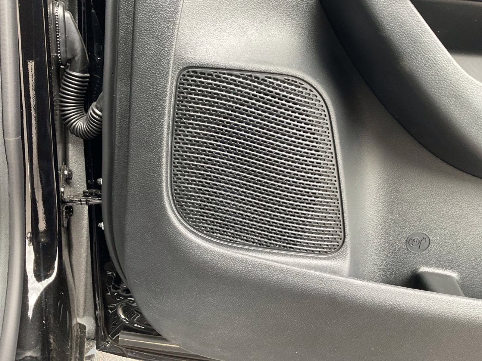 2026 Diamond Black Crystal Pearlcoat Chrysler Pacifica Select AWD Van