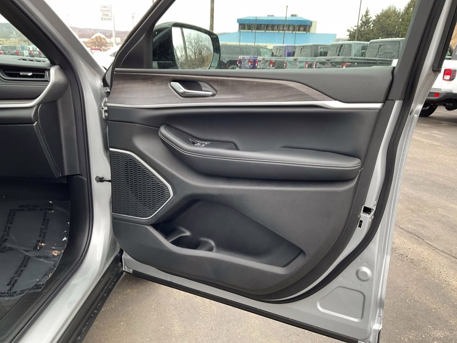 2026 Silver Zynith Jeep Grand Cherokee Limited 4X4 SUV