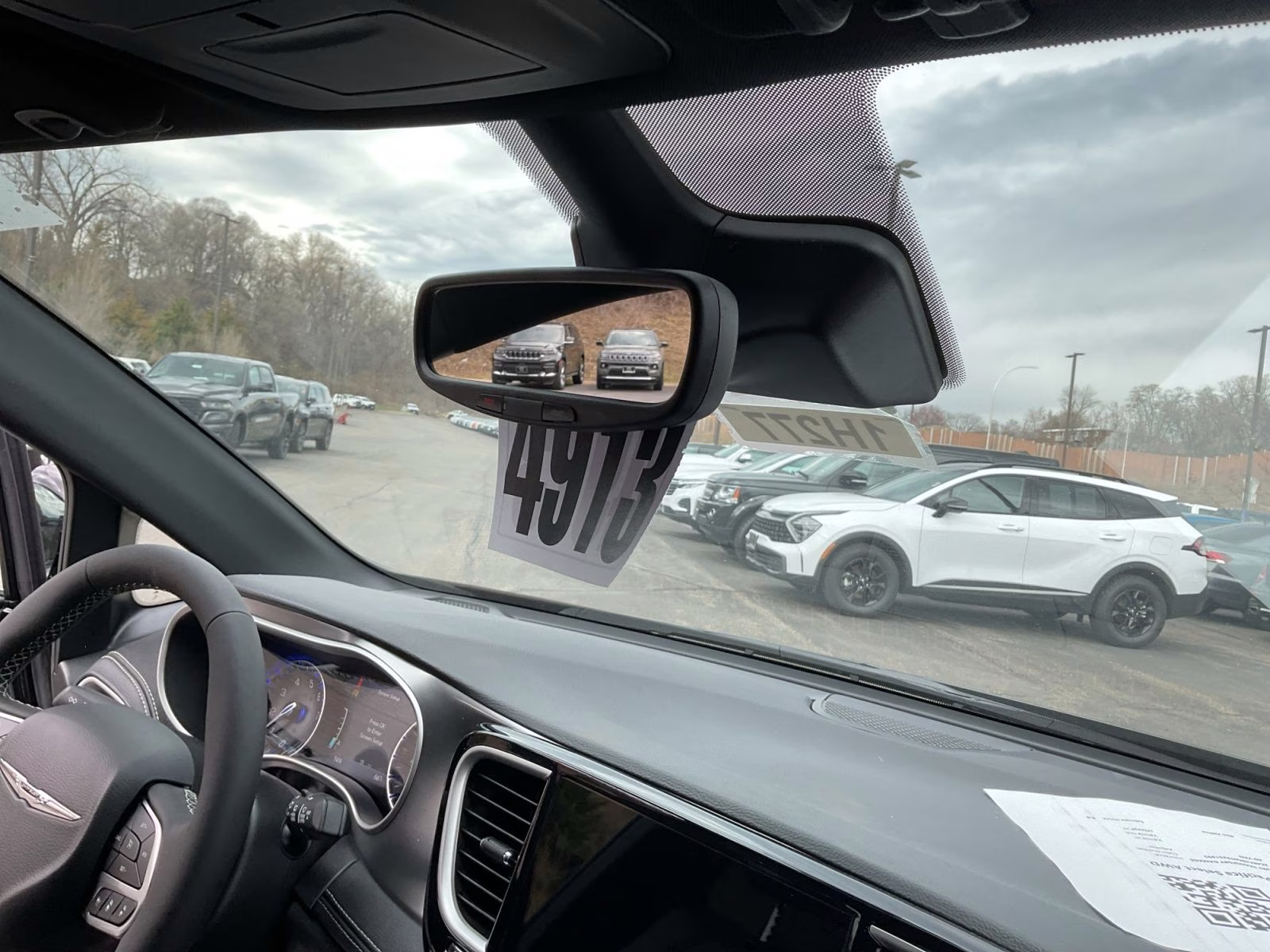 2026 Diamond Black Crystal Pearlcoat Chrysler Pacifica Select AWD Van