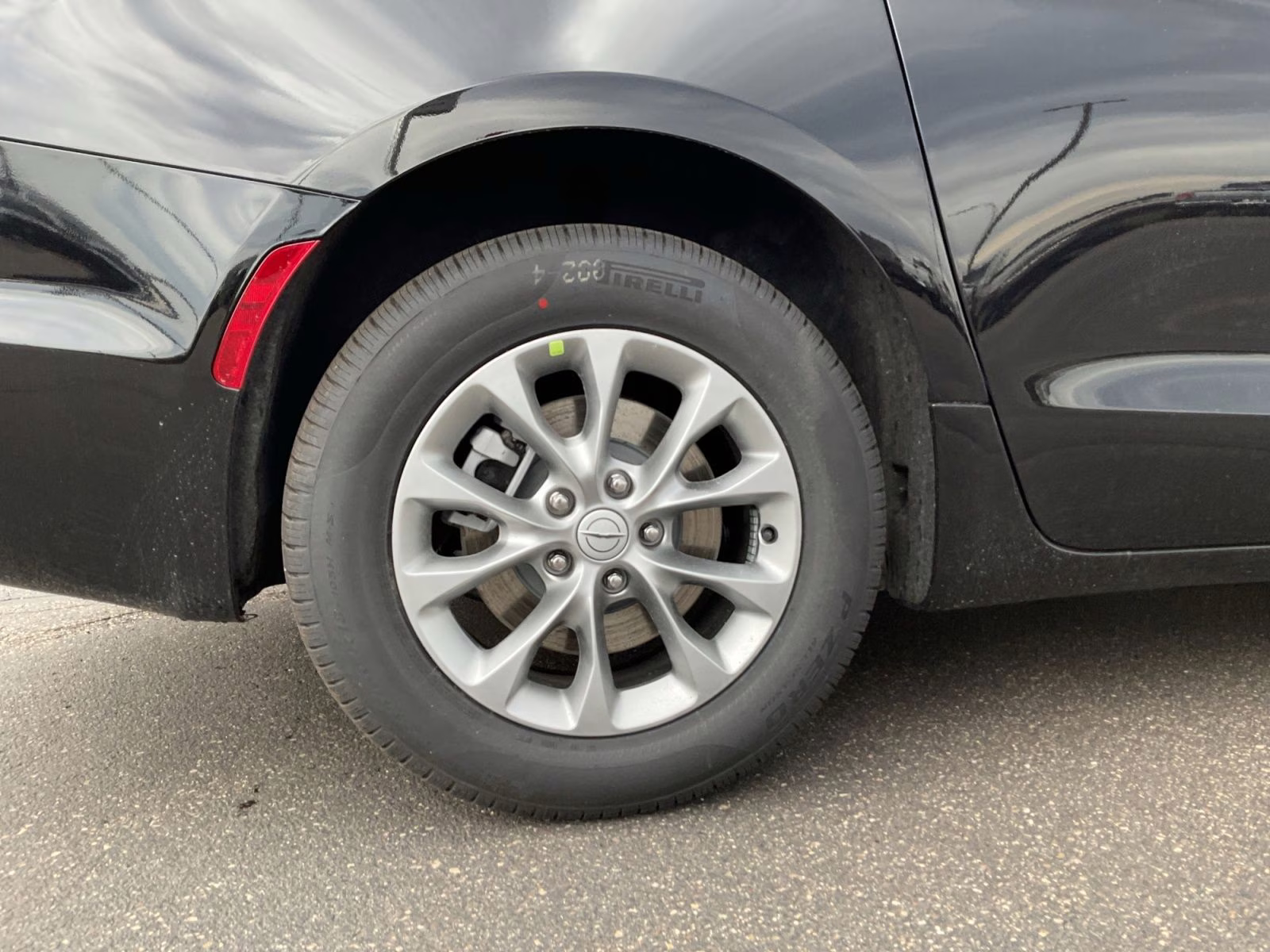 2026 Diamond Black Crystal Pearlcoat Chrysler Pacifica Select AWD Van