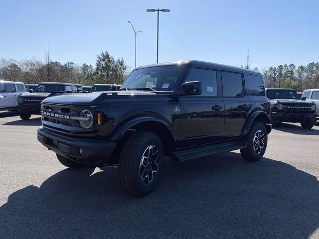 2026 Shadow Black Ford Bronco Outer Banks 4X4 SUV