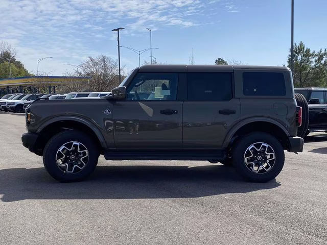 2026 Gray Ford Bronco Outer Banks 4X4 SUV