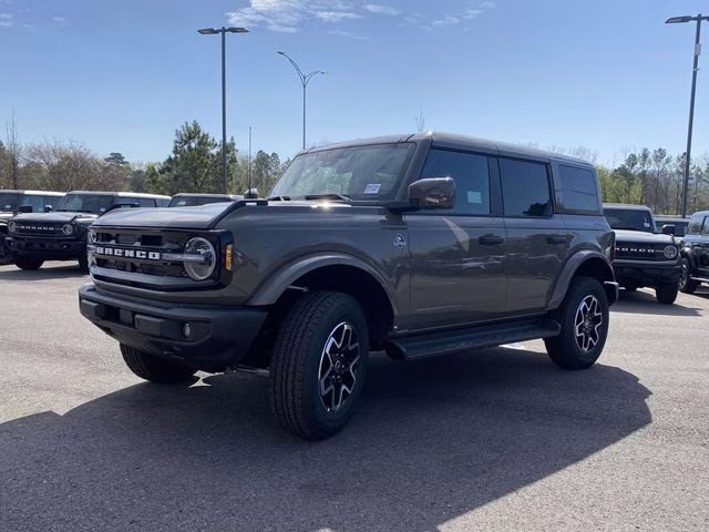 2026 Gray Ford Bronco Outer Banks 4X4 SUV