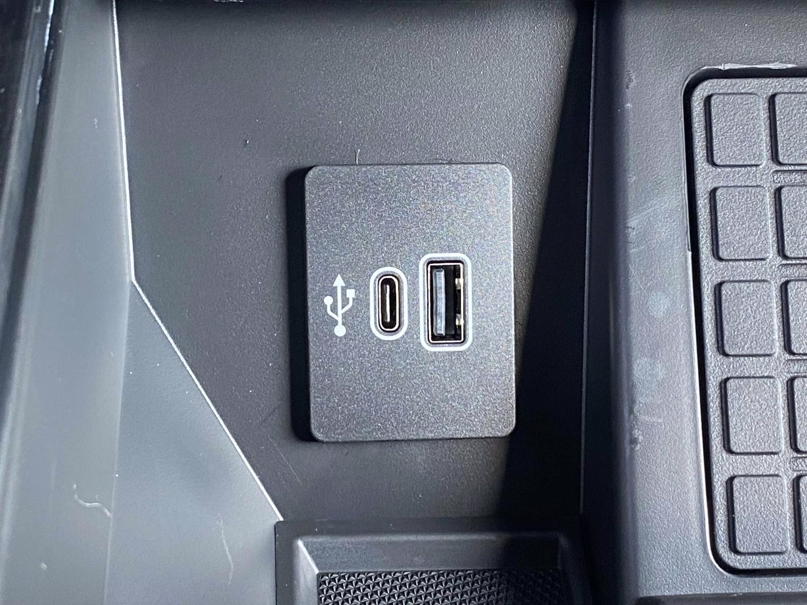 2026 Avalanche Ford F-150 Lariat 4X4 Truck