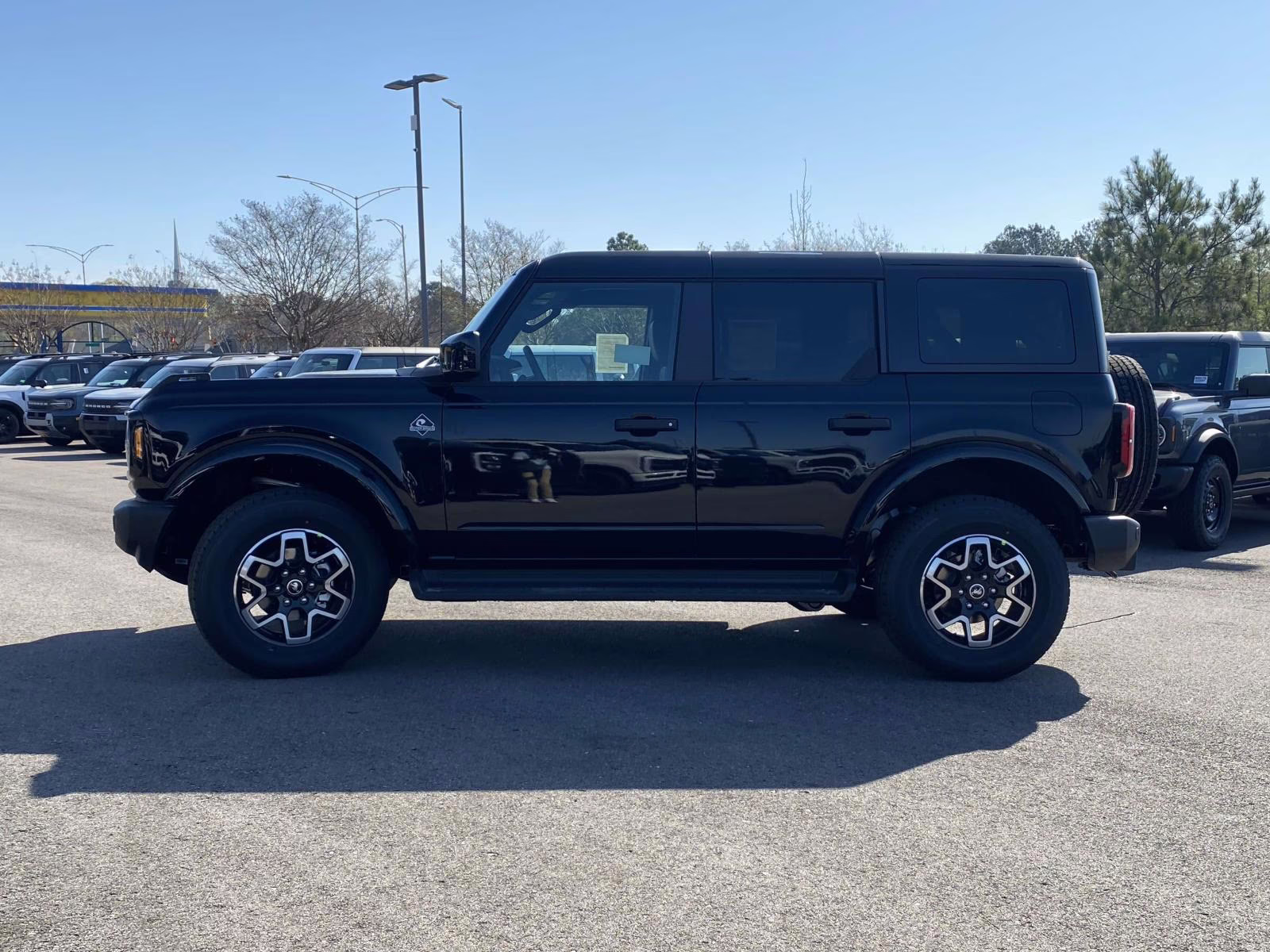 2026 Shadow Black Ford Bronco Outer Banks 4X4 SUV