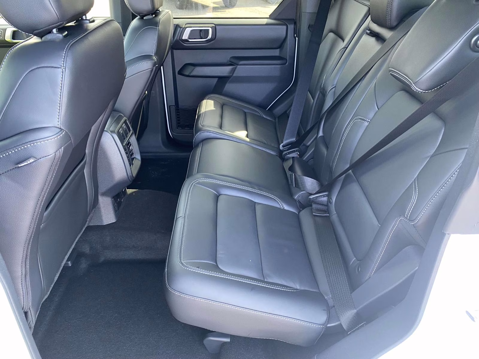 2026 Oxford White Ford Bronco Outer Banks 4X4 SUV