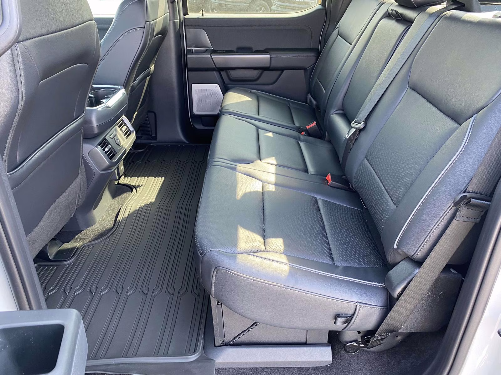 2026 Avalanche Ford F-150 Lariat 4X4 Truck