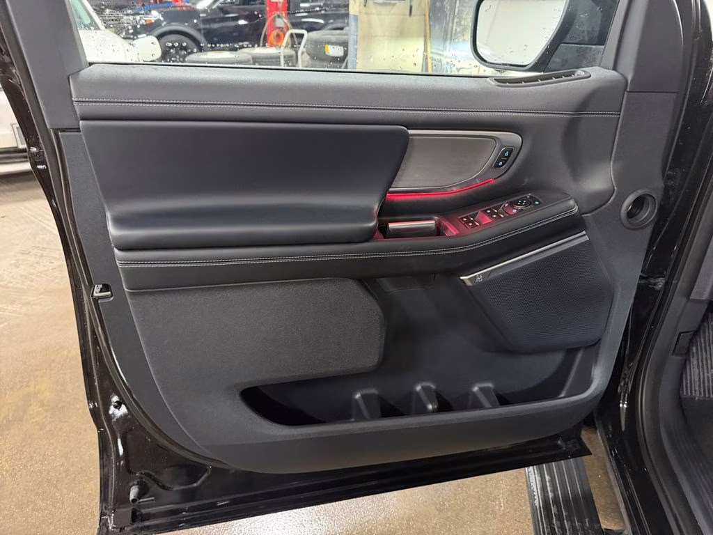 2025 Black Metallic Ford Expedition Max Platinum w/Bluecruise & Drivers Pkg 4X4 SUV