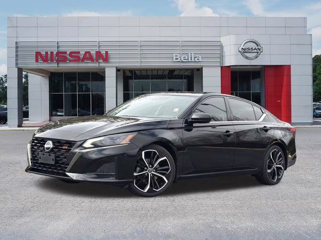 2023 Super Black Clearcoat Nissan Altima 2.5 SR FWD Sedan
