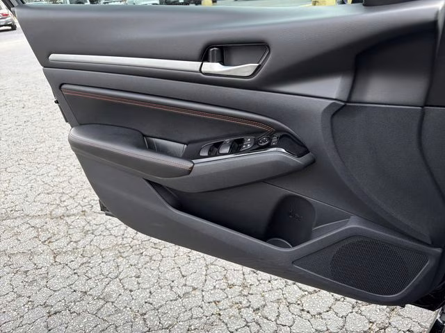 2023 Super Black Clearcoat Nissan Altima 2.5 SR FWD Sedan