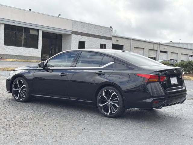 2023 Super Black Clearcoat Nissan Altima 2.5 SR FWD Sedan
