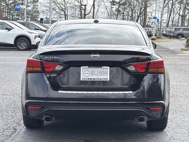 2023 Super Black Clearcoat Nissan Altima 2.5 SR FWD Sedan