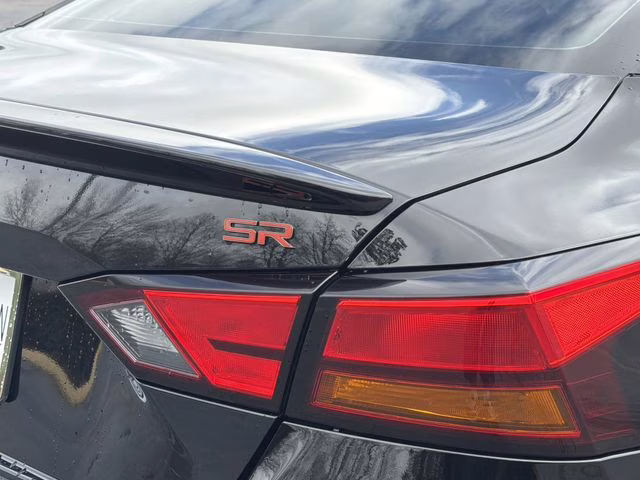 2023 Super Black Clearcoat Nissan Altima 2.5 SR FWD Sedan