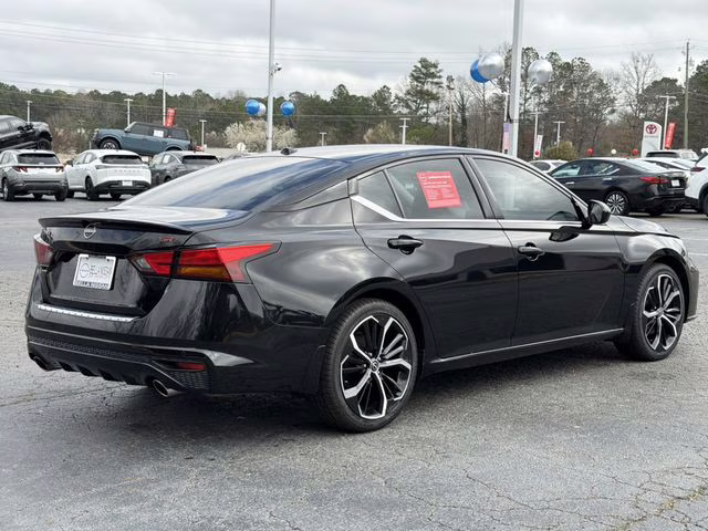 2023 Super Black Clearcoat Nissan Altima 2.5 SR FWD Sedan