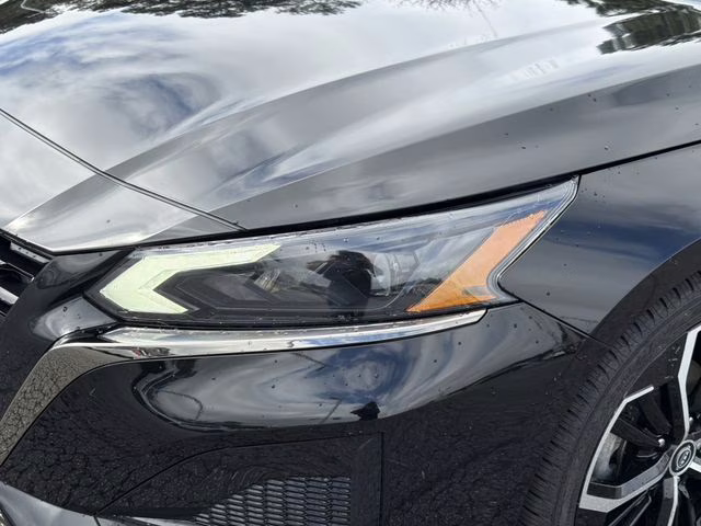 2023 Super Black Clearcoat Nissan Altima 2.5 SR FWD Sedan