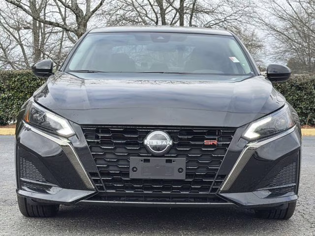 2023 Super Black Clearcoat Nissan Altima 2.5 SR FWD Sedan
