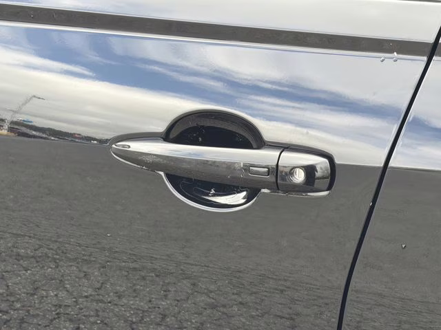 2023 Super Black Clearcoat Nissan Altima 2.5 SR FWD Sedan