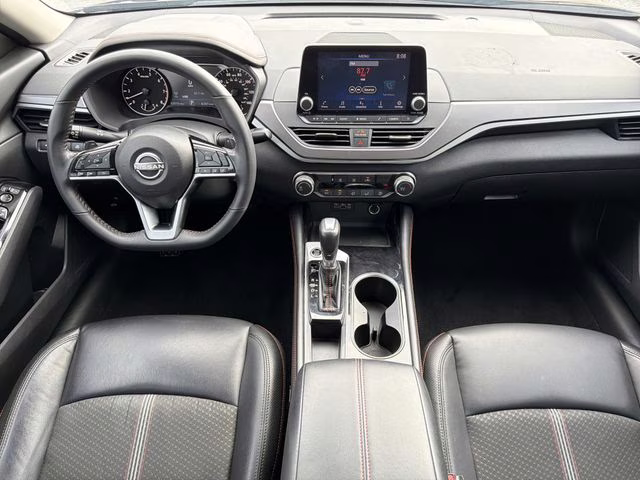 2023 Super Black Clearcoat Nissan Altima 2.5 SR FWD Sedan