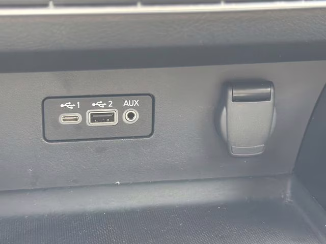 2023 Super Black Clearcoat Nissan Altima 2.5 SR FWD Sedan