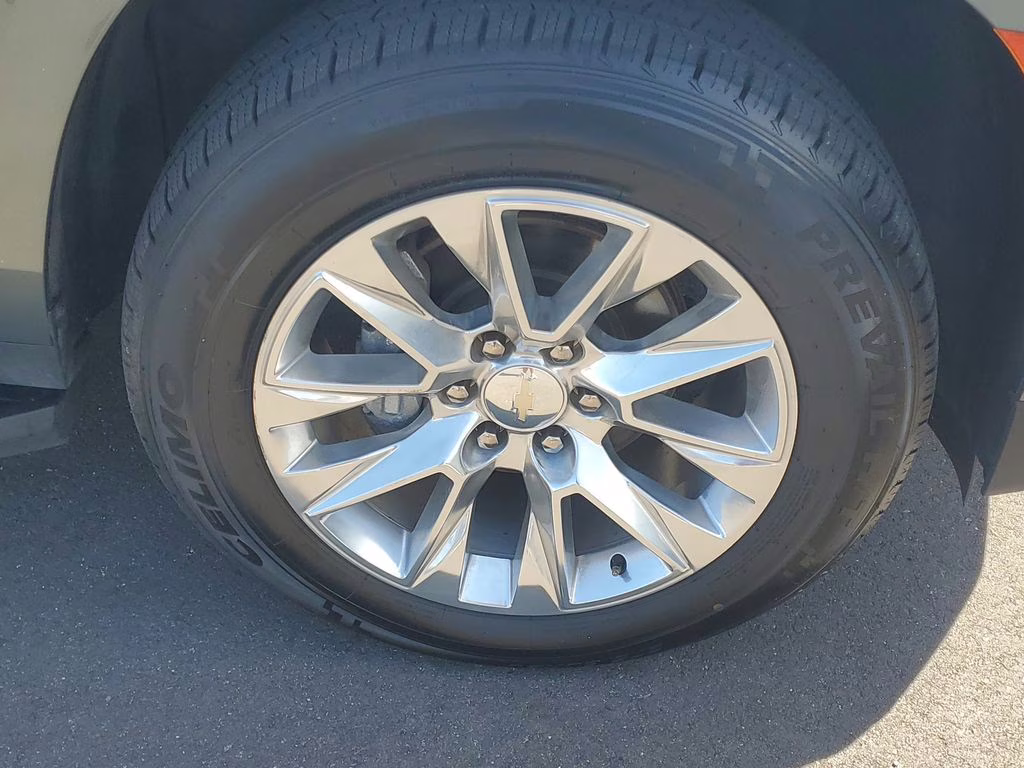 2023 Silver Sage Metallic Chevrolet Suburban Premier RWD SUV