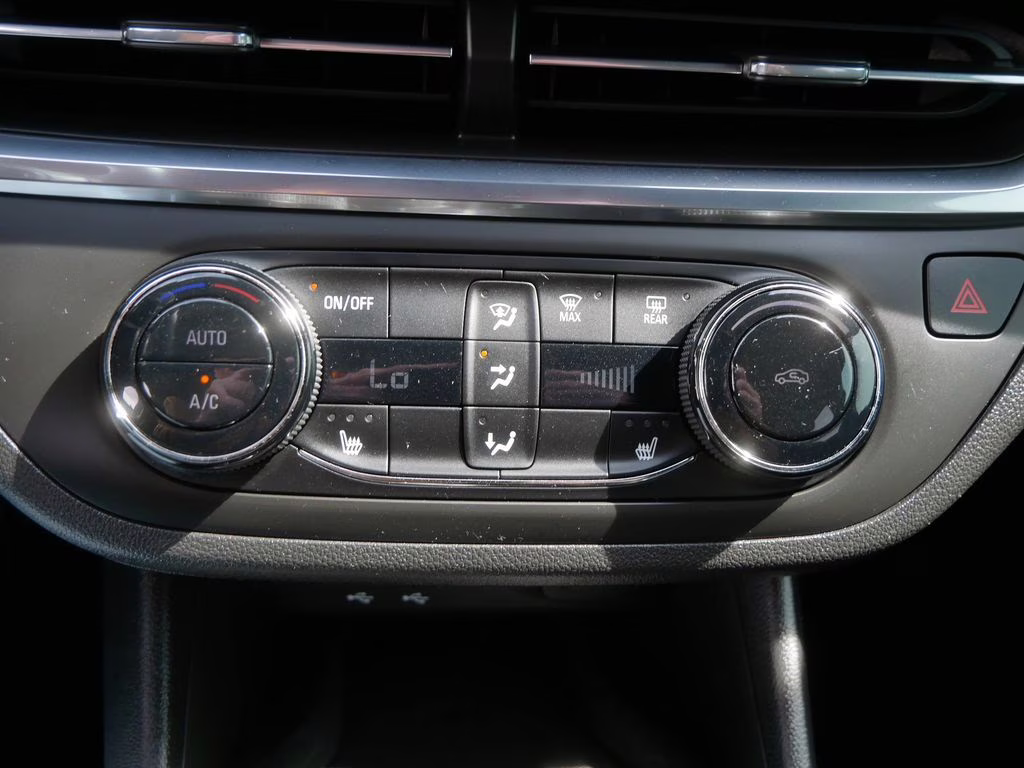 2024 Ebony Twilight Metallic Buick Envista Preferred FWD SUV