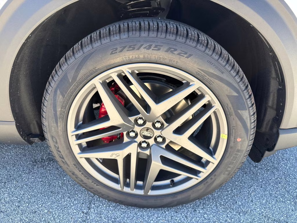 2026 Star White Metallic Tri-Coat Ford Explorer ST-Line RWD SUV