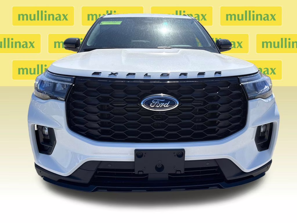 2026 Star White Metallic Tri-Coat Ford Explorer ST-Line RWD SUV