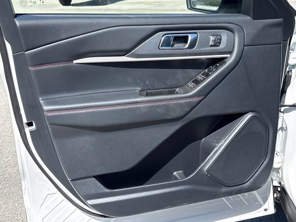 2026 Star White Metallic Tri-Coat Ford Explorer ST-Line RWD SUV