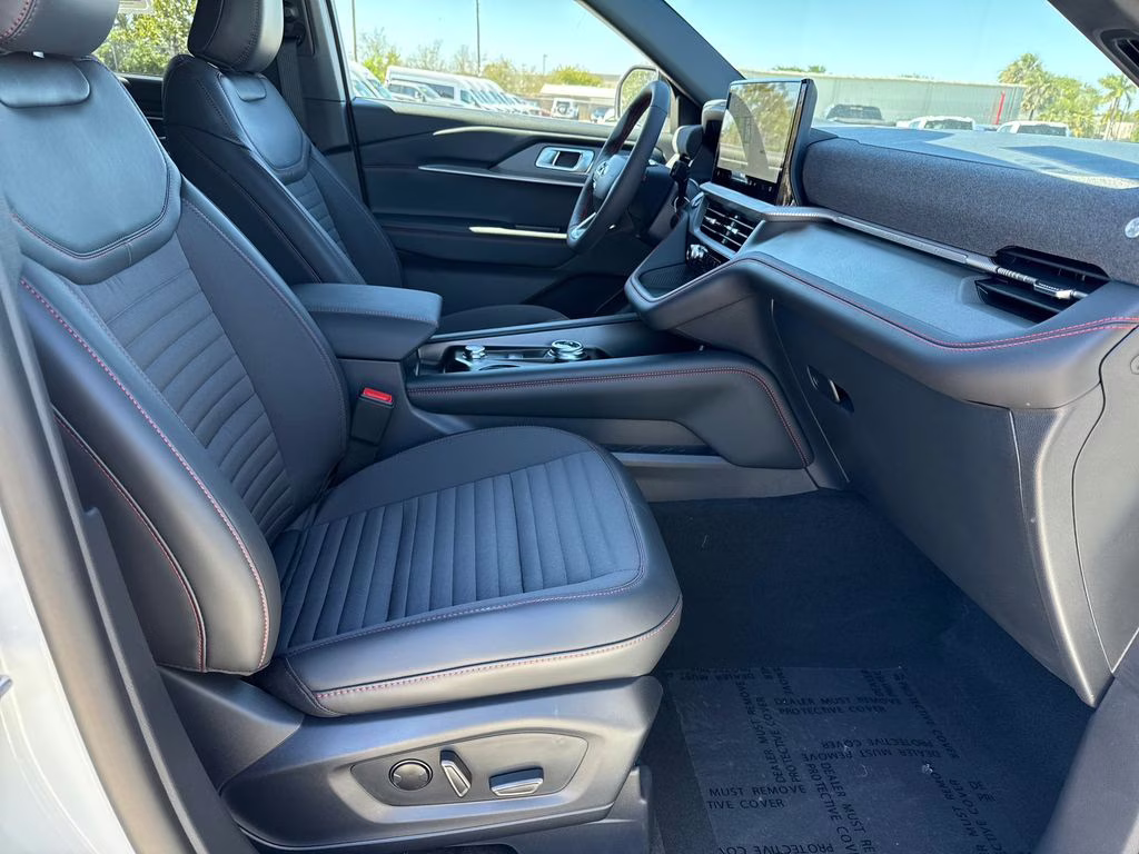 2026 Star White Metallic Tri-Coat Ford Explorer ST-Line RWD SUV