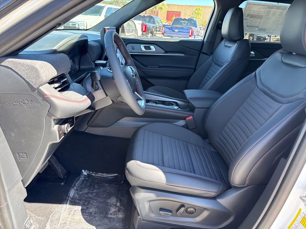 2026 Star White Metallic Tri-Coat Ford Explorer ST-Line RWD SUV