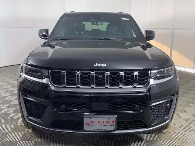 2026 Diamond Black Crystal Pearlcoat Jeep Grand Cherokee Limited 4X4 SUV