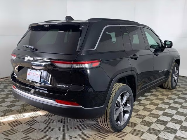 2026 Diamond Black Crystal Pearlcoat Jeep Grand Cherokee Limited 4X4 SUV